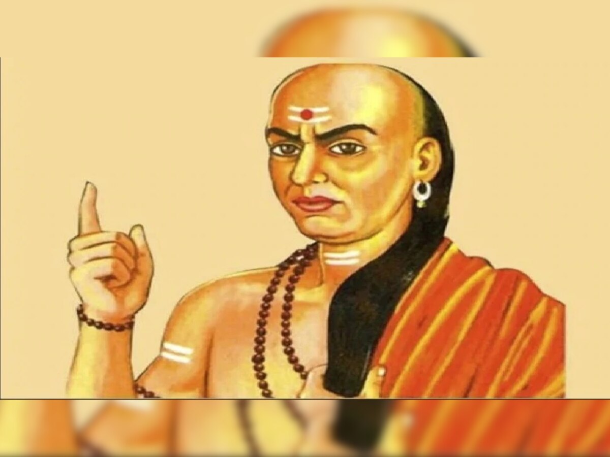 Chanakya Niti : असा पैसा श्रीमंत व्यक्तीकडे टिकत नाही, जाणून घ्या काय सांगते चाणक्य नीति title=