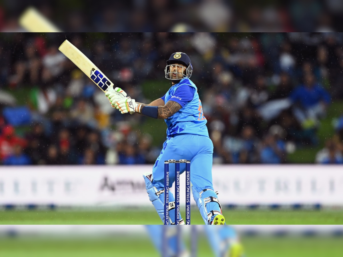 Suryakumar Yadav: एकटा सुर्या न्यूझीलंडवर भारी! T20 मध्ये केली रोहितच्या 'या' खास रेकॉर्डची बरोबरी title=
