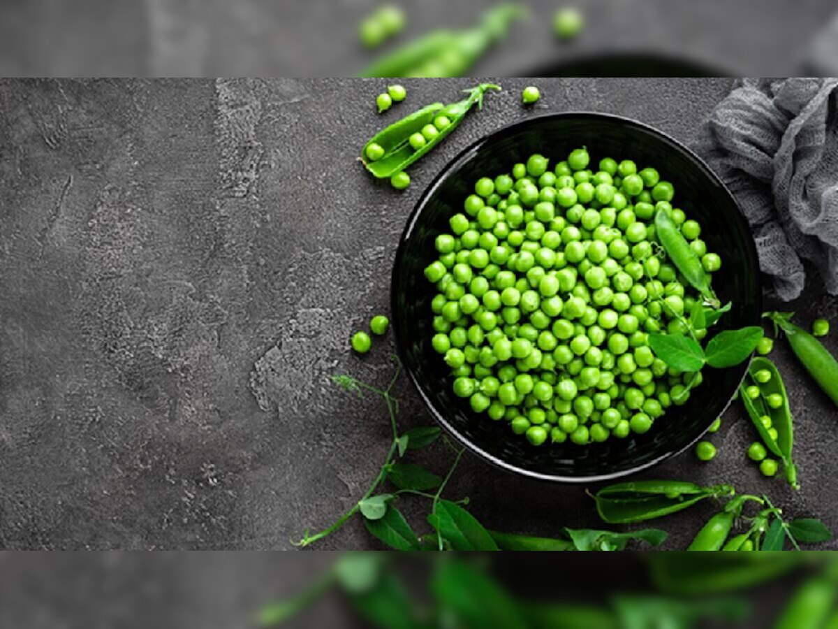 Peas Health Benefits : थंडीच्या दिवसांत वजन कमी करण्यास मदत करेल हिरवा वाटाणा title=