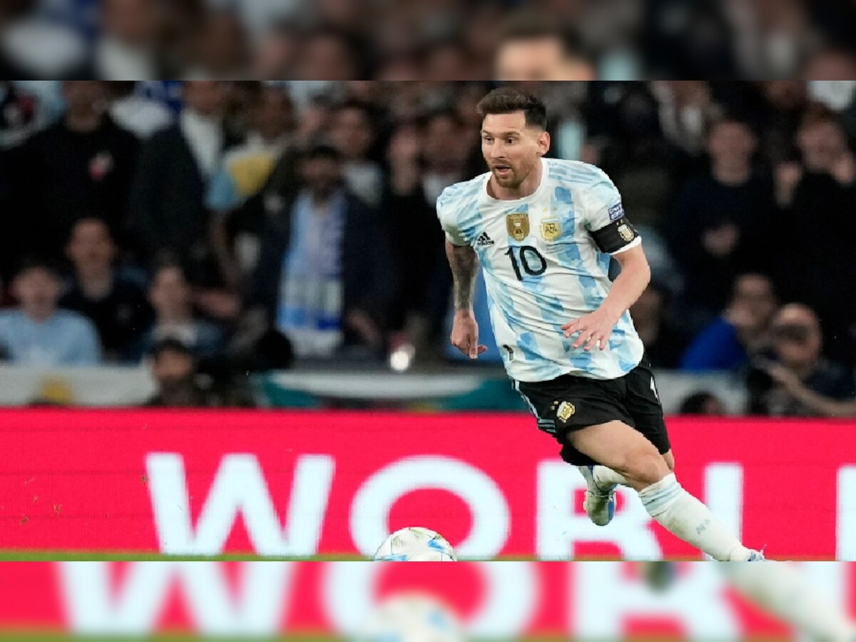 FIFA World Cup 2022: अर्जेंटीनाचा कर्णधार Lionel Messi दुखापतग्रस्त? चाहत्यांना मोठा धक्का title=