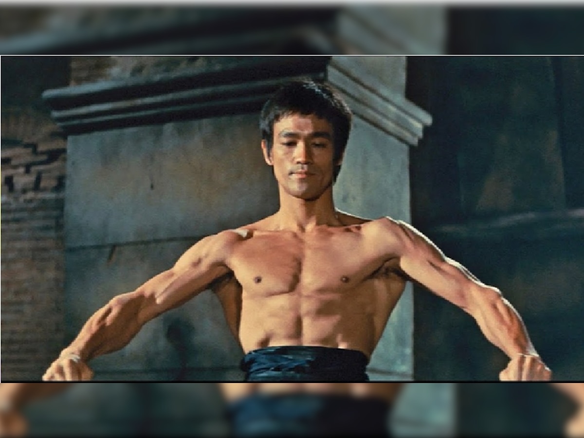 Bruce Lee : जास्त पाणी प्यायल्याने ब्रूस लीचा मृत्यू; 49 वर्षांनंतर अखेर सत्य समोर title=