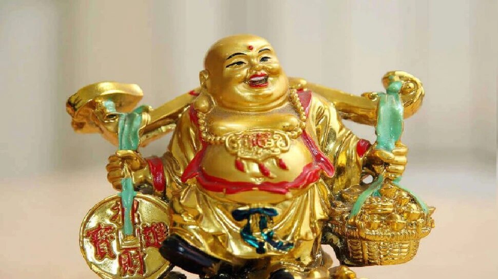 Why is Laughing Buddha's idol kept in homes and how is it related to