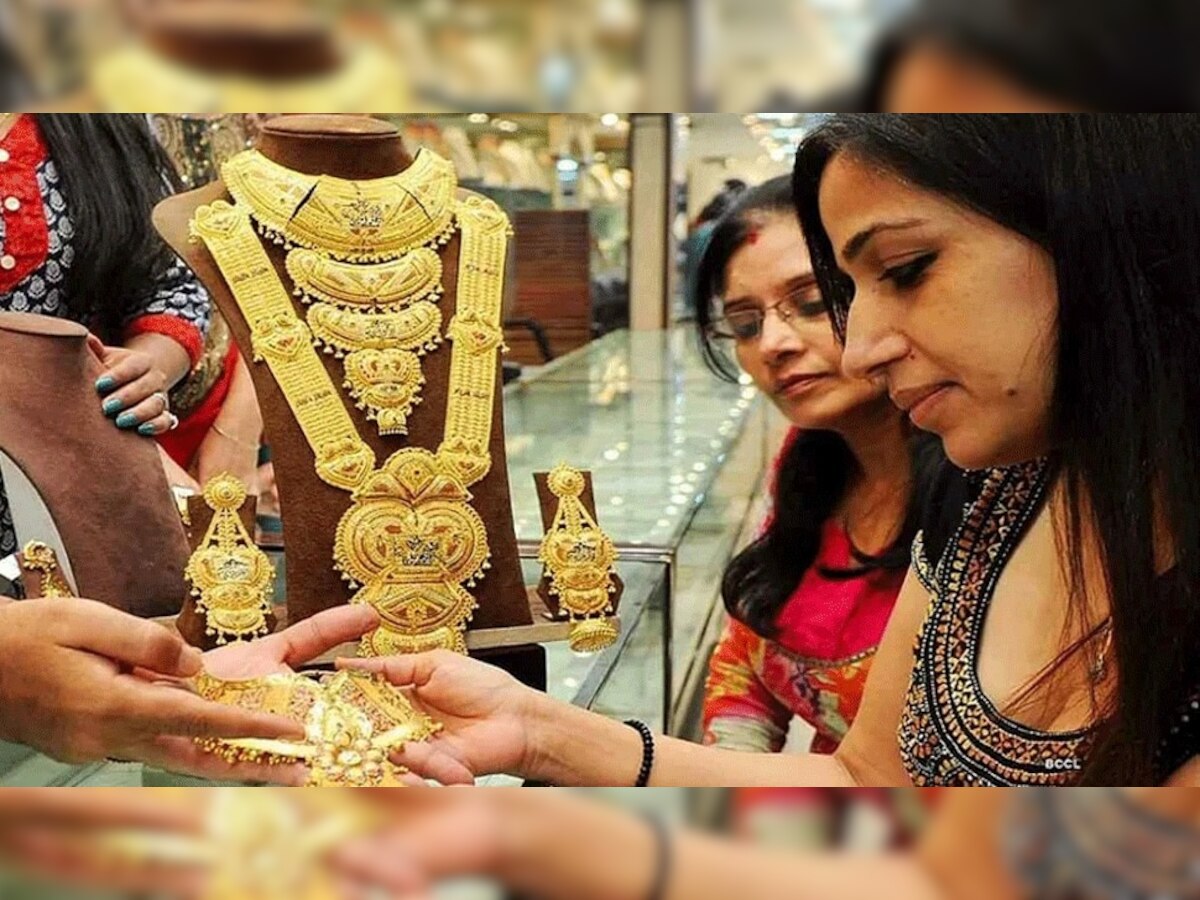 Gold Silver Price Today : सोन्या-चांदीच्या दरात घसरण, जाणून घ्या आजचे दर  title=