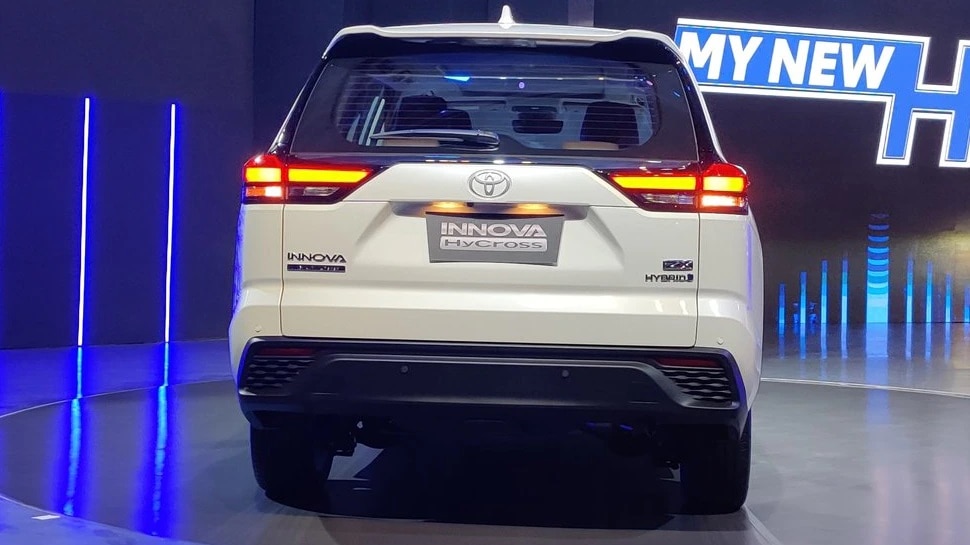 Toyota Innova Hycross