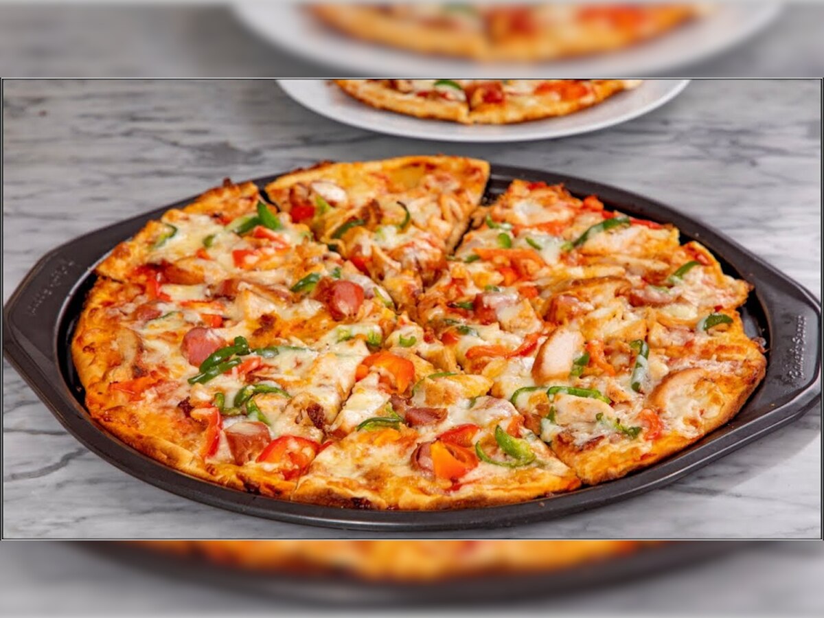 Cooking Tips: No Tension! ओव्हनशिवाय 10 मिनिटांहून कमी वेळात बनवा चवीष्ट Pizza title=