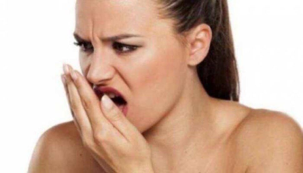 home remedies to get rid of bad breath bad smelling from mouth health tips../तोंड उघडताच
