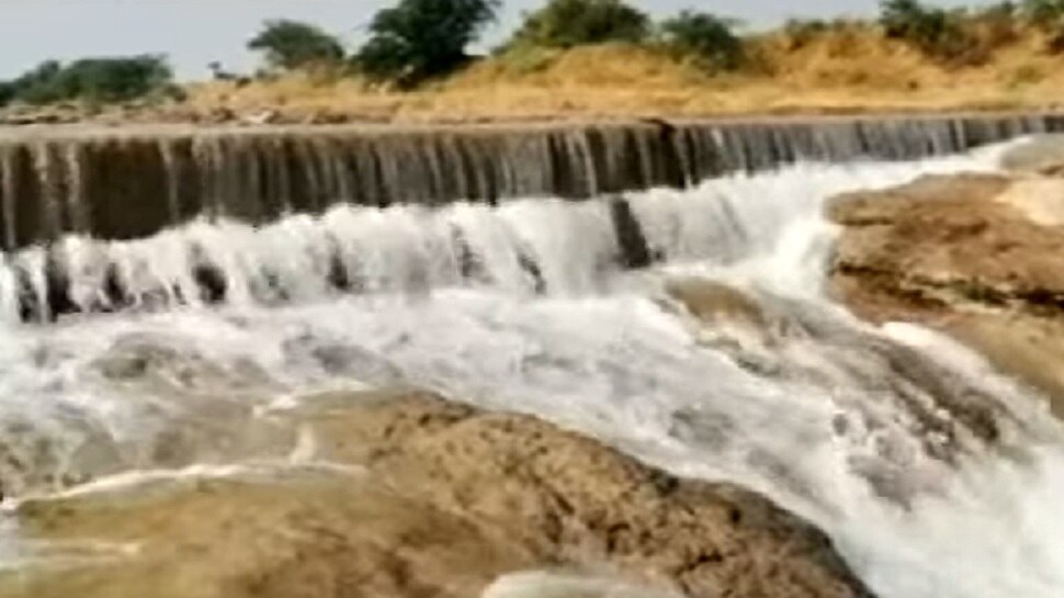 ब्रेकिंग: कर्नाटक सरकारनं महाराष्ट्राला पुन्हा डिवचलं; दुष्काळी भागात पाणी सोडलं