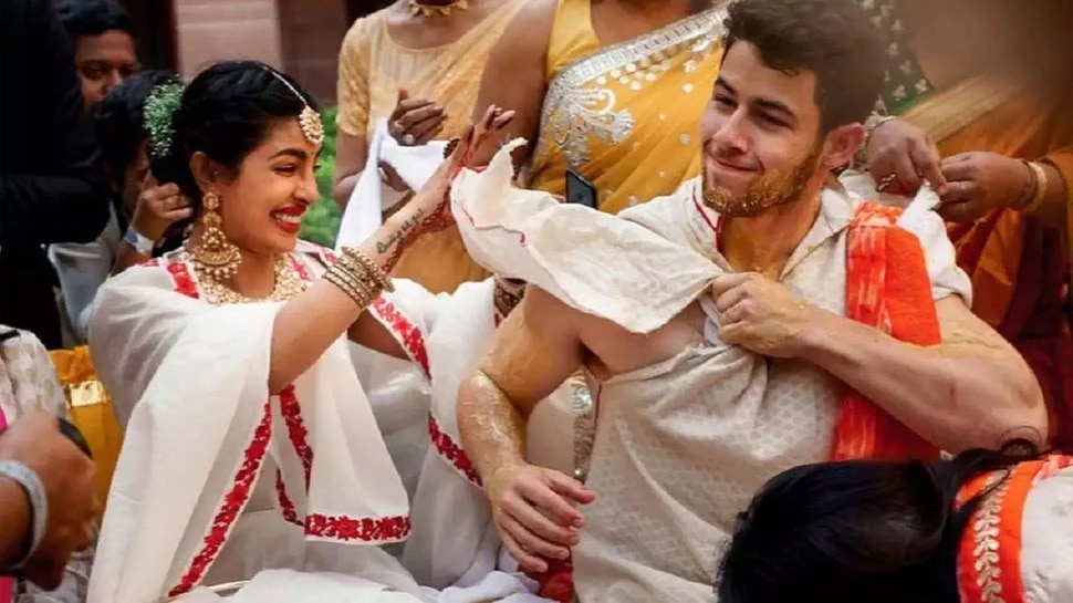 bollywood anniversary celebration nick jonas and priyanka chopra wedding album goes viral 