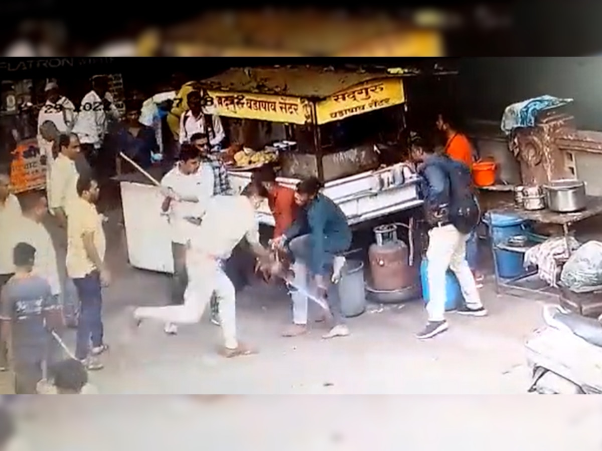 Nashik News: जिथं धतिंग केली त्याच जागेवर पोलिसांनी उतरवला माज; पाहा CCTV VIDEO! title=