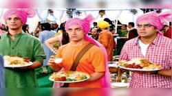 Video : लग्नात फुकटचं जेवायला गेला 'रँचो', मग करावं 'हे' काम...