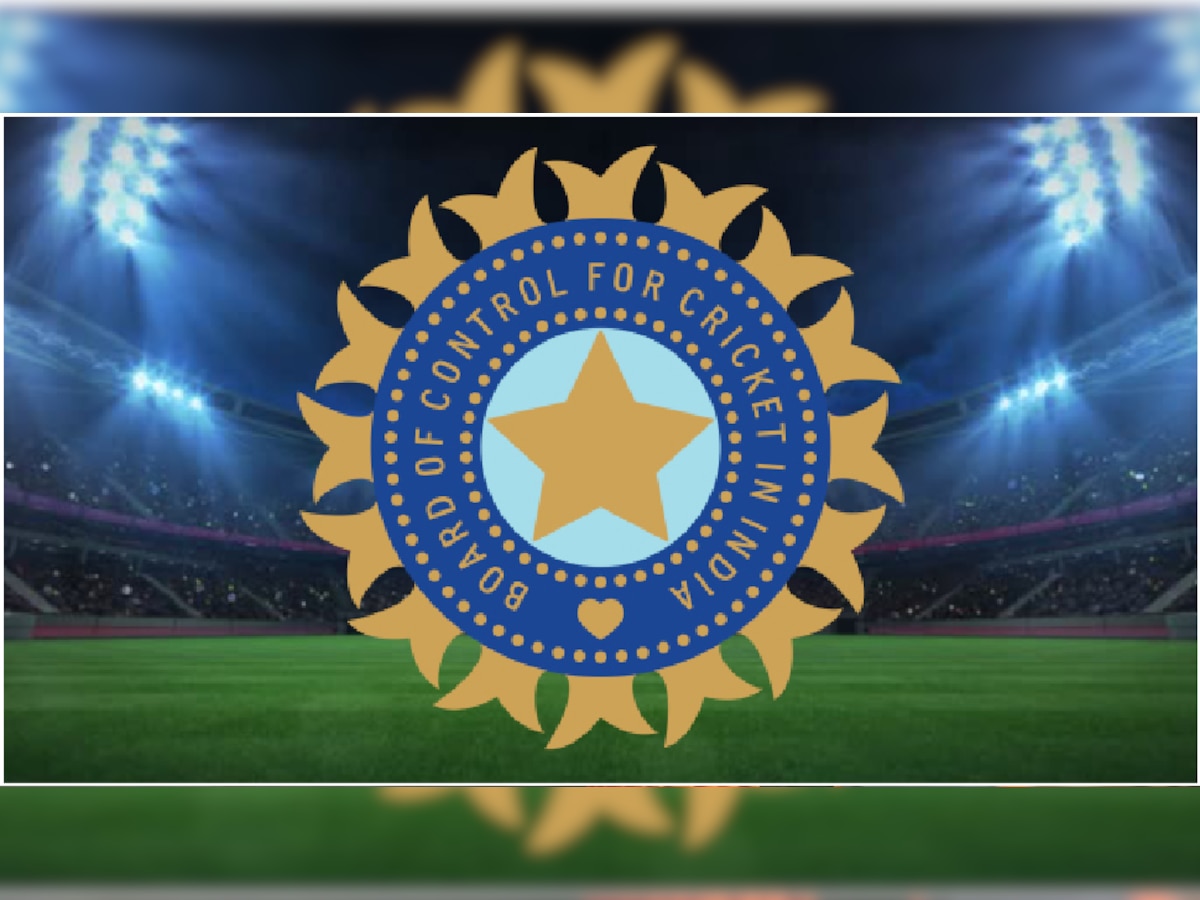 BCCI कडून मोठा फेरबदल; आगामी सिरीजपूर्वी बदलला टीम इंडियाचा कोच! title=