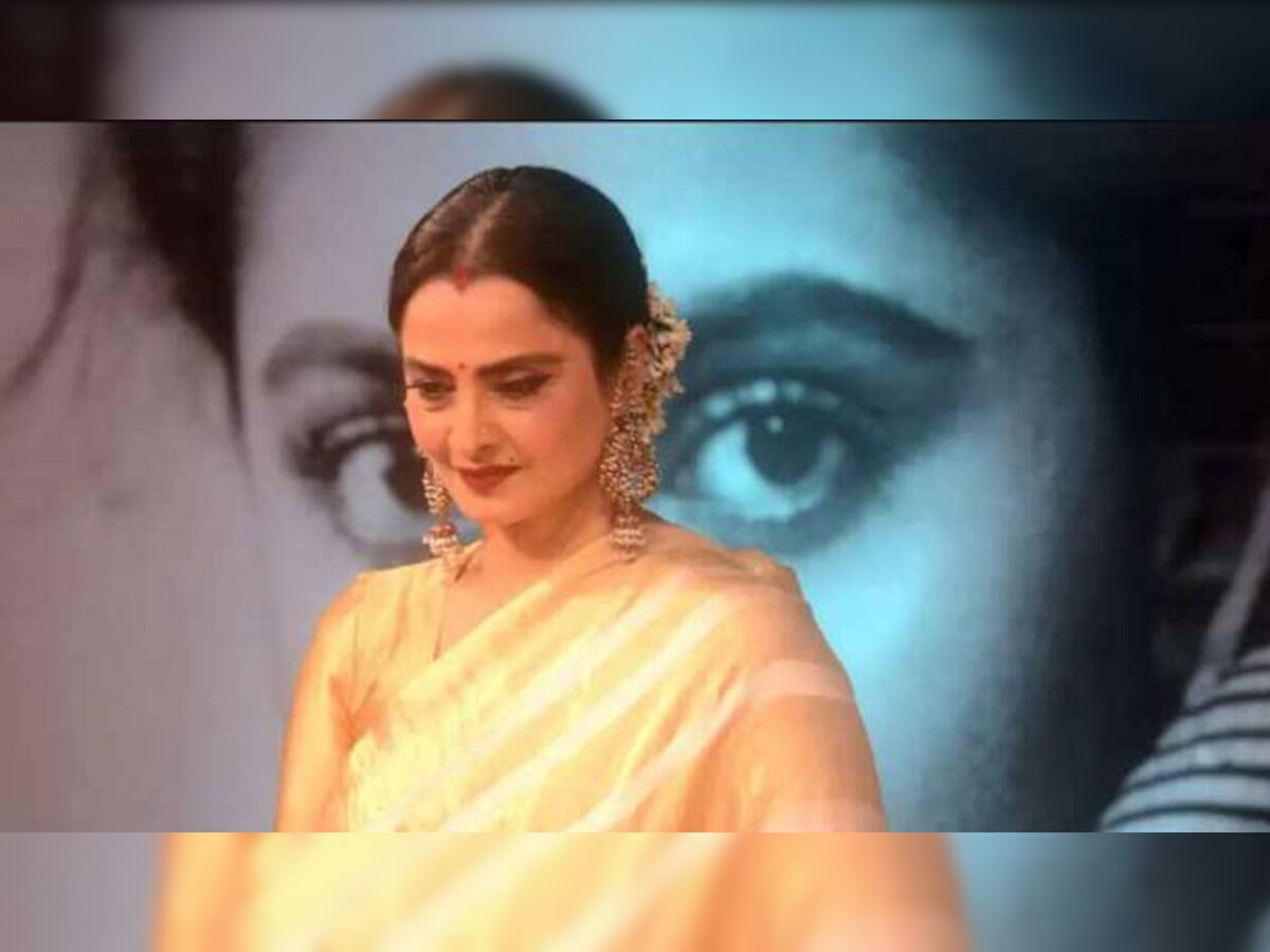 Bollywood Gossips : Rekha च्या आईला जुगाराचे व्यसन? रेखाचे कुटुंब उद्ध्वस्त होण्याच्या मार्गावर असतानाच... title=