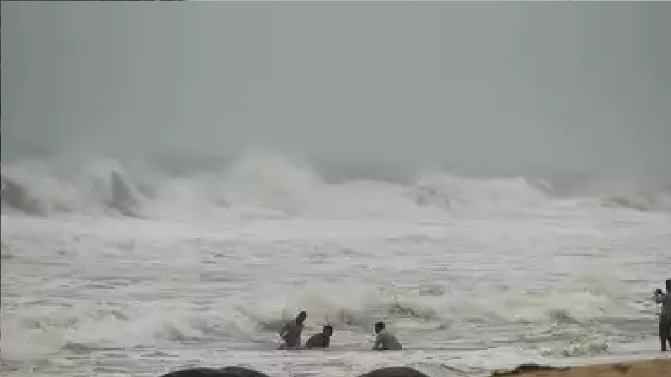 Cyclone Mandous Heavy Rains With Stong Winds Were Experienced In Puducherry