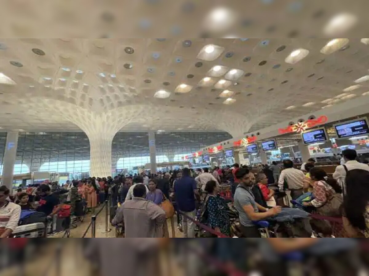 Mumbai Airport : अरे एवढी लोकं कुठे निघाली देश सोडून?  title=