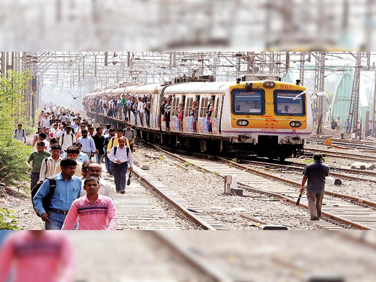 Mumbai Local Update : सकाळ सकाळ रेल्वेनं प्रवास करताय? आधी ही बातमी वाचा....  title=