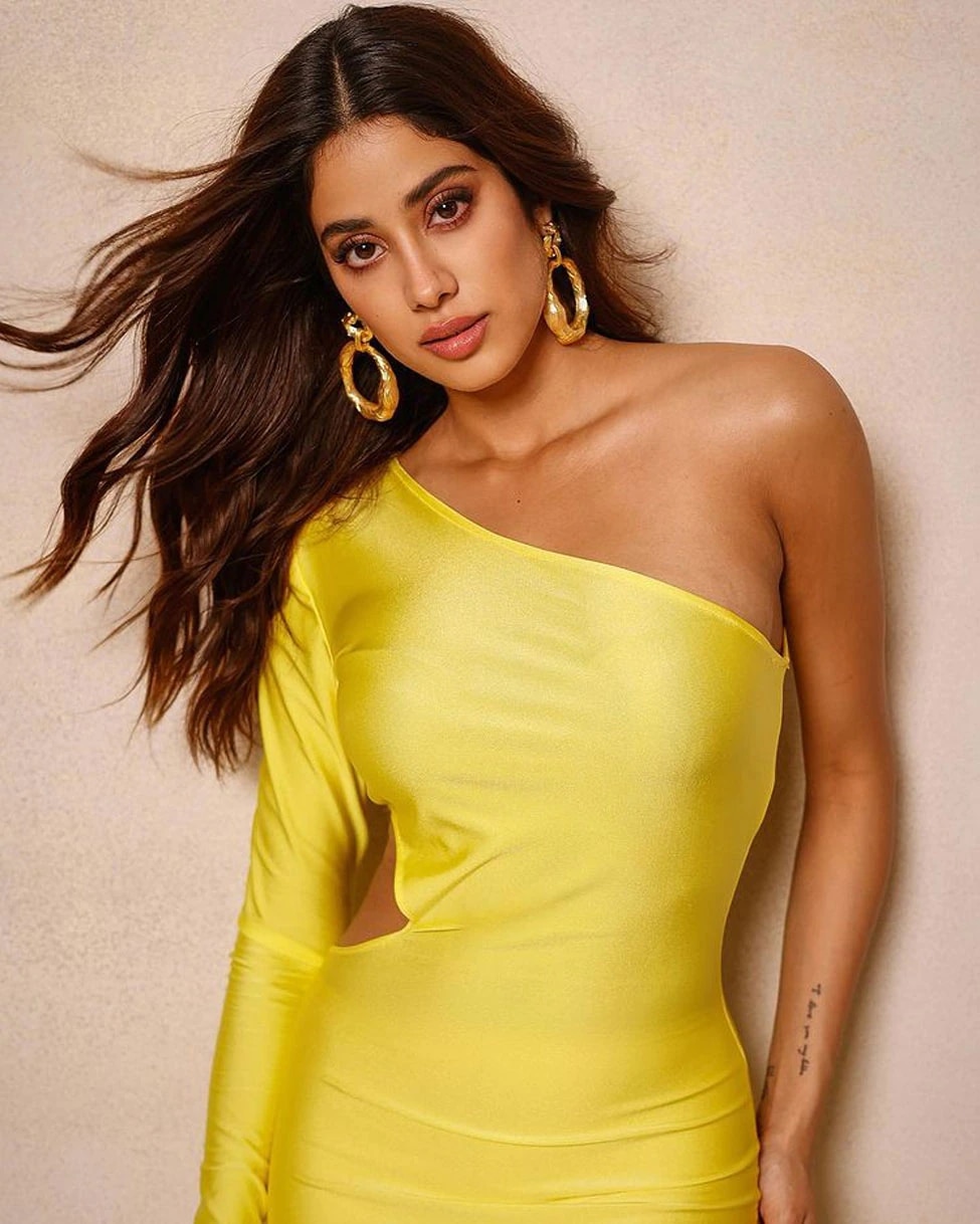 Bollywood, Janhvi Kapoor, Bold Look, Bold Style, Entertainment News