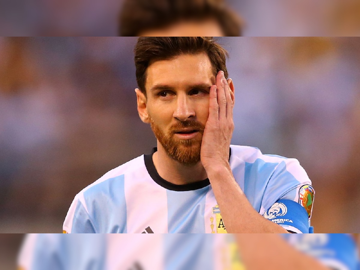 FIFA World Cup Final : 'फायनलसाठी तो फिट नाही'; Lionel Messi च्या दुखापतीबाबत धक्कादायक माहिती समोर title=
