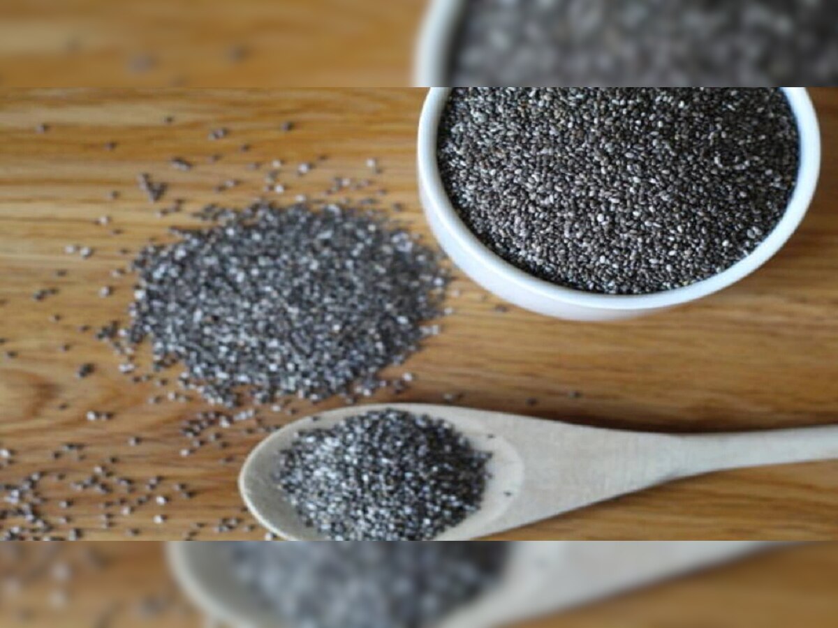 Chia Seeds : वजन कमी पासून त्वचेच्या हेल्थ पर्यंत होतात ‘हे’ 4 फायदे title=