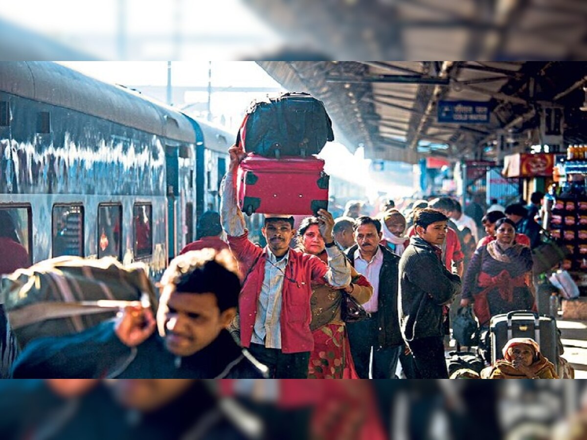 Indian Railways : चुकूनही ट्रेनमध्ये 'या' गोष्टी घेऊन जाऊ नका, अन्यथा भोगावी लागेल तुरुंगाची हवा  title=