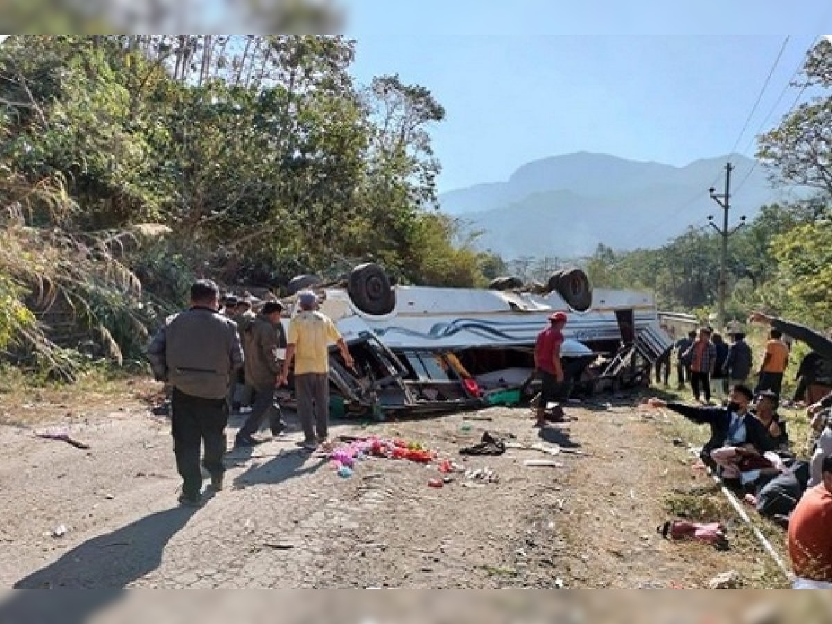 Manipur Bus Accident: शाळेच्या बसला भीषण अपघात, 7 विद्यार्थ्यांचा मृत्यू तर 25 जखमी title=