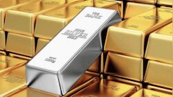 Gold Price Today: सोने खरेदी करणाऱ्यांसाठी मोठी बातमी, जाणून घ्या आजचे सोने-चांदीचे दर