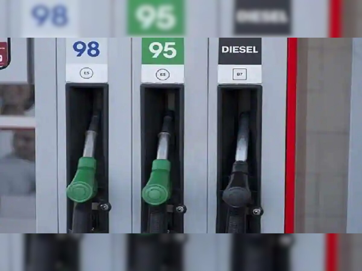 Today Petrol Diesel Price: वर्ष अखेरीस पेट्रोल-डिझेलचे दर स्वस्त की महाग? जाणून घ्या तुमच्या शहरातील भाव title=