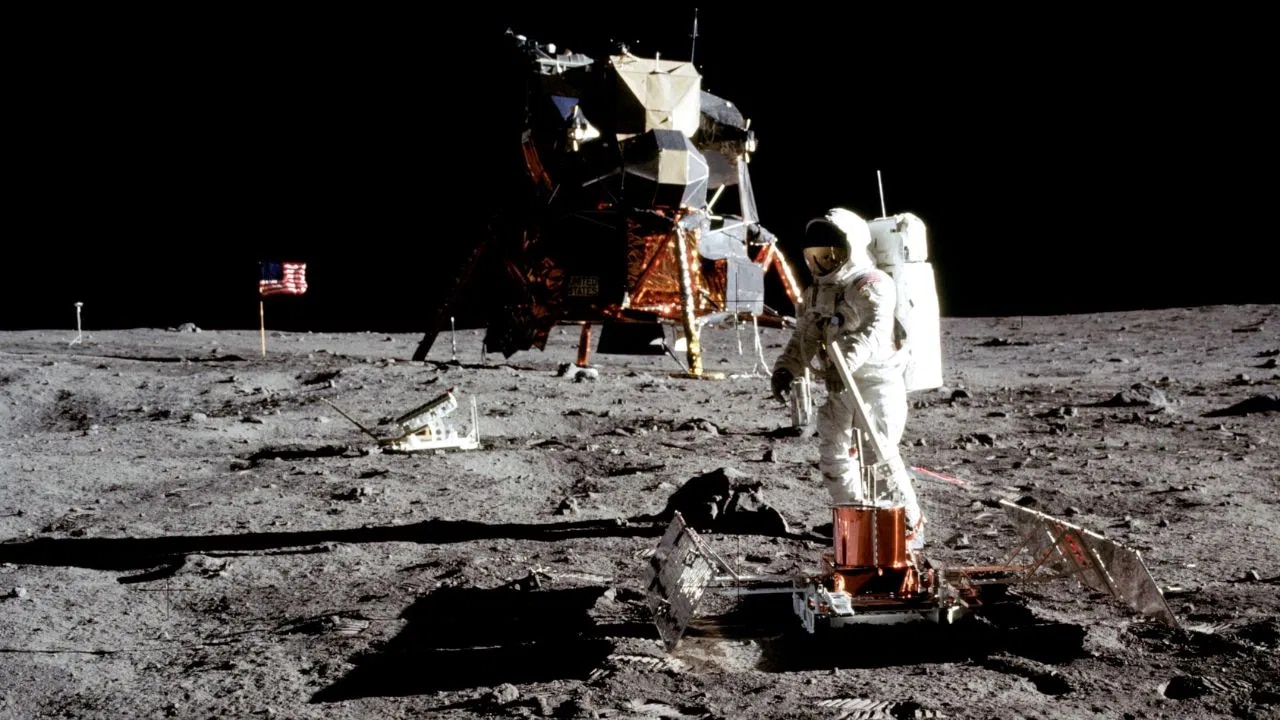 Viral News : First Meal Eaten on the Moon What was the first thing humans ate on the moon