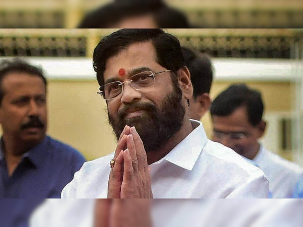 Maharashtra Politics : शिंदे गटाचे 4 मंत्र्यांवर भ्रष्टाचाराचा आरोप? विरोधकांकडून राजीनाम्याची मागणी  title=