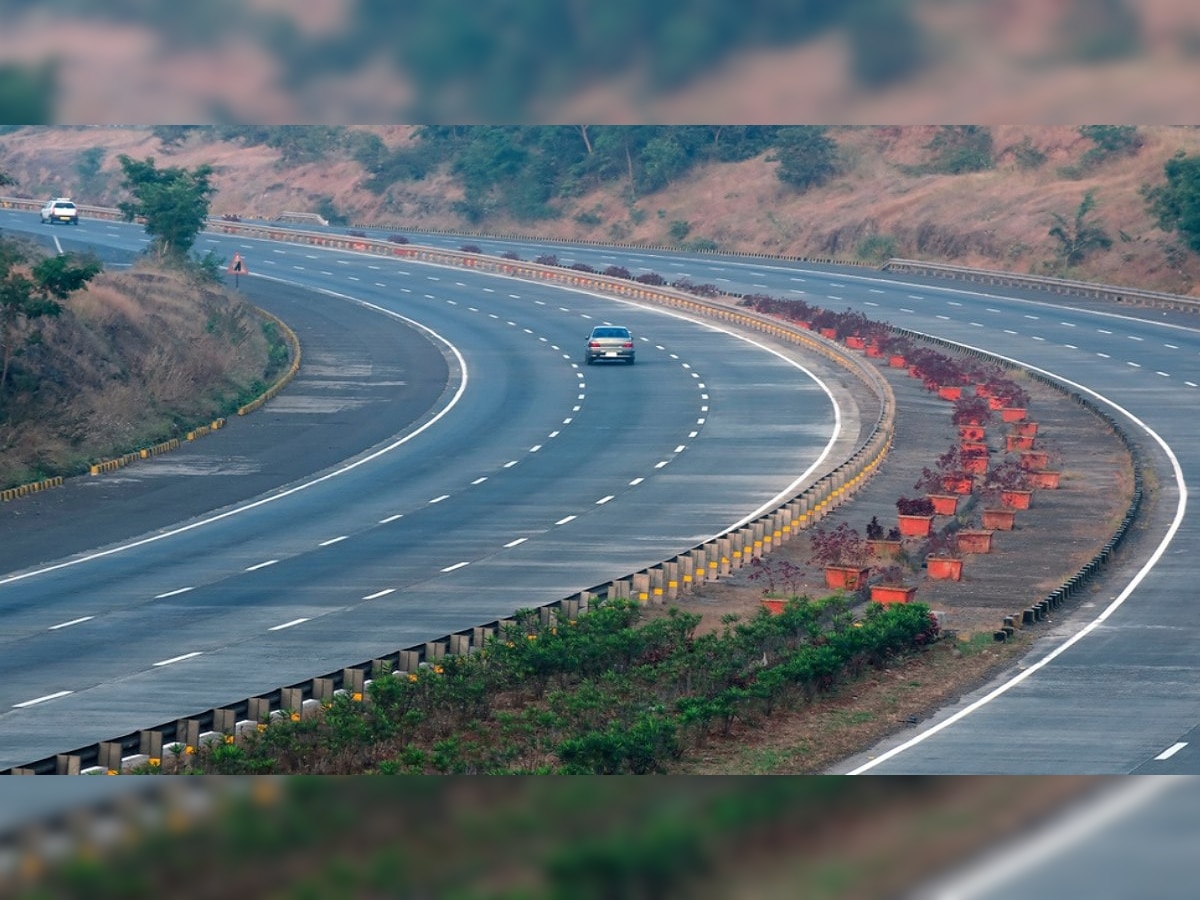 Pune Mumbai Express Highway:  वेगाने वाहन चालवणाऱ्यांना आता बसणार चाप   title=