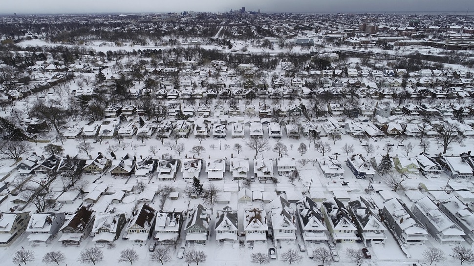 snow storm in usa America blood freezning photos went viral 