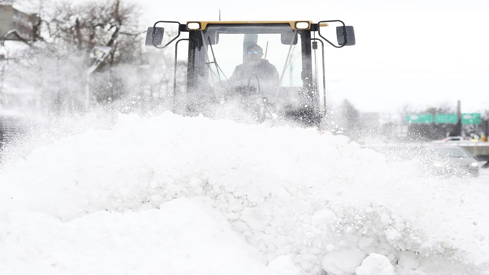 snow storm in usa America blood freezning photos went viral 