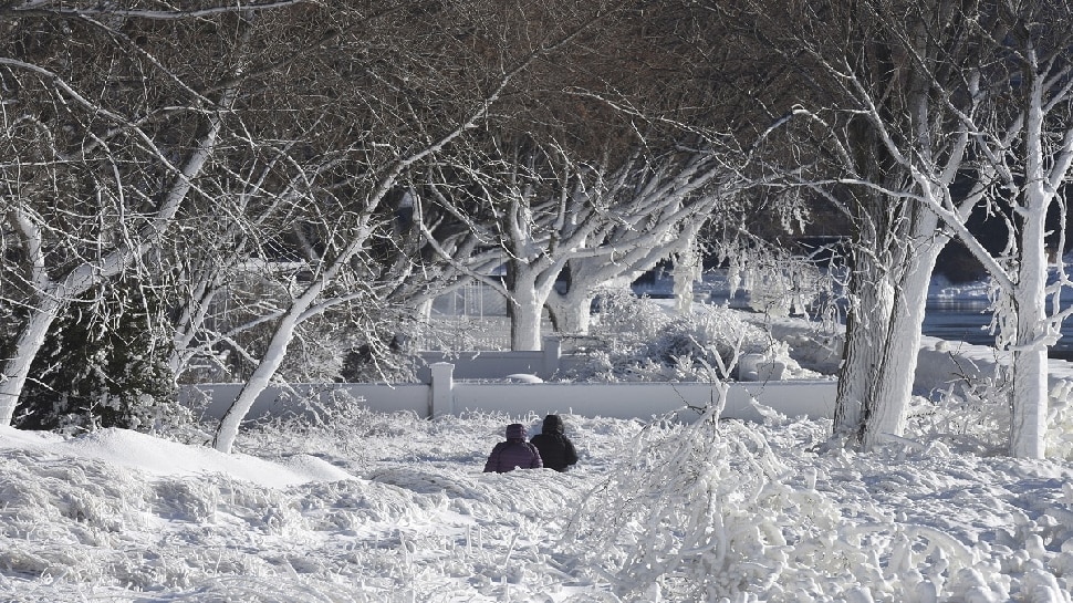 snow storm in usa America blood freezning photos went viral 