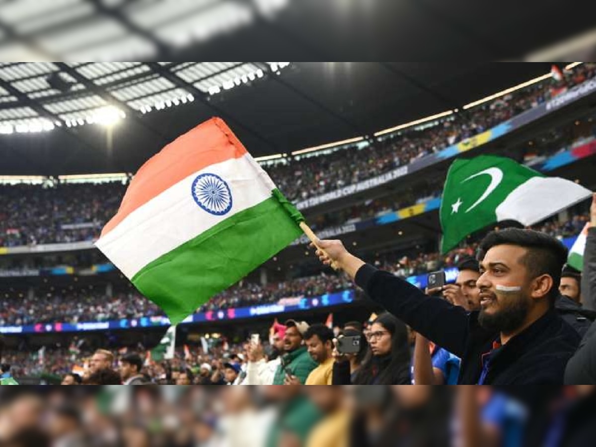 IND vs PAK : चाहत्यांसाठी मोठी बातमी, 15 वर्षांनंतर भारत-पाकिस्तान कसोटी सामना होणार पण... title=