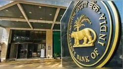 बँक खात्यात किती नाणी जमा करू शकता? जाणून घ्या काय सांगतो RBI चा नियम
