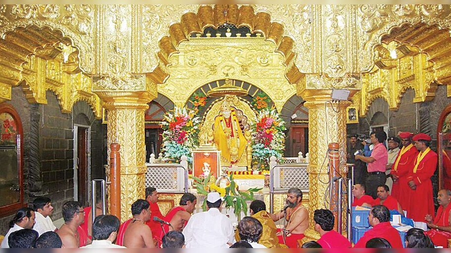 Shirdi Sai Baba Donation : साईंच्या चरणी यंदा तब्बल 'इतक्या' कोटींचं दान, तब्बल 3 कोटी भाविकांनी घेतलं दर्शन