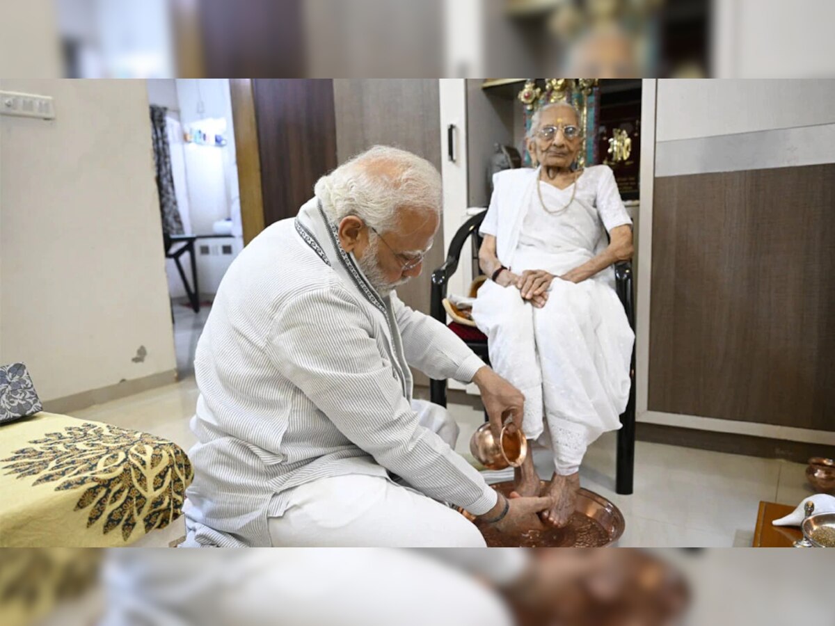 PM Modi Mother Death: काय होते मोदींच्या आईचे अखेरचे शब्द? आठवून पंतप्रधानांचेही डोळे पाणावले  title=