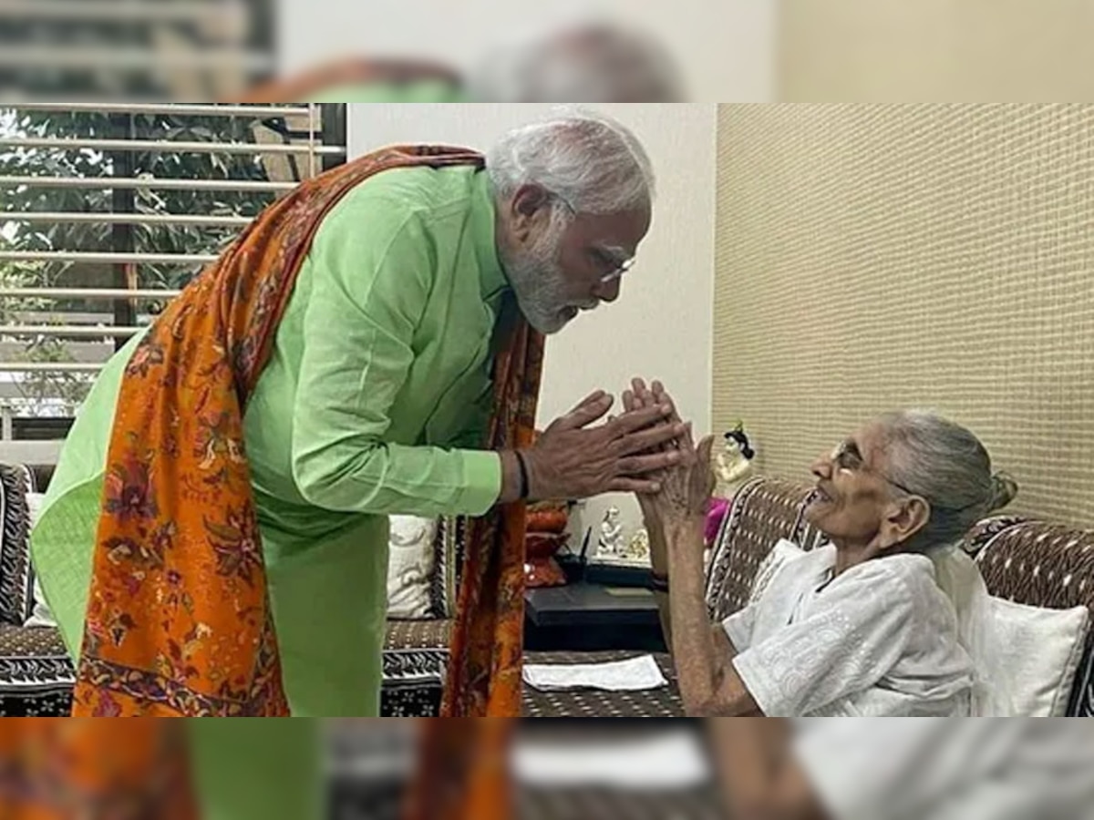 PM Modi's Mother Passes Away: जेव्हा पंतप्रधान मोदी यांनी आईसाठी लिहिली 'मन की बात', सांगितली ही खास गोष्ट title=
