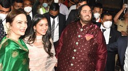 Anant Ambani Radhika Merchant Engagement party : आलिया- रणबीरचं ठीक पण अंबानींच्या पार्टीला शाहरुखसोबत आलेली 'ती' कोण?
