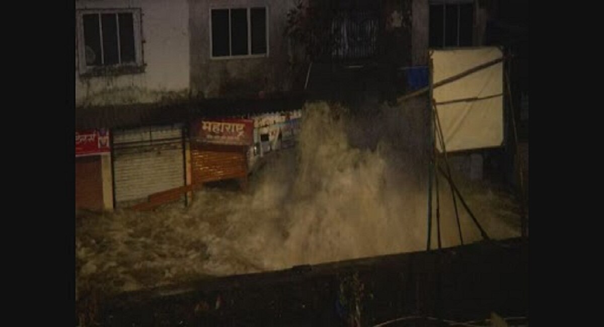 Ghatkopar pipe line burst caused massive damage latest Mumbai news