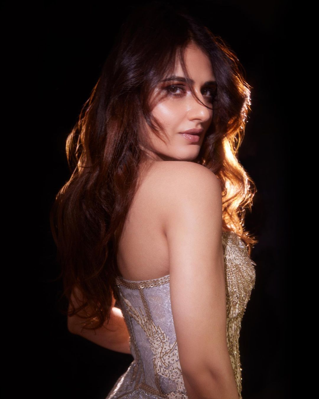 fatima sana shaikh shares bold photo