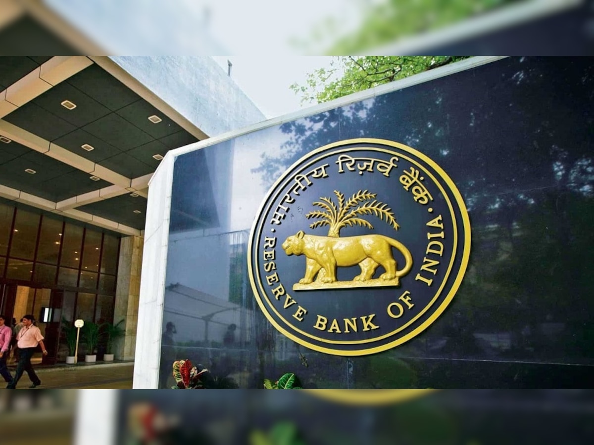 RBI ची मोठी घोषणा, 180 बँकांच्या कोट्यवधी ग्राहकांना बसणार फटका, या बँकांत तुमचे खाते आहे का? title=