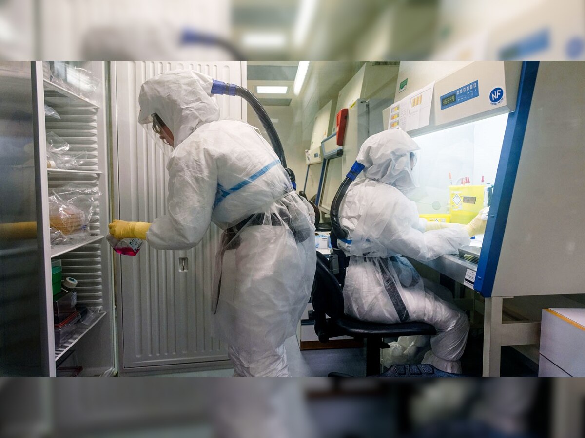 Coronavirus: कोरोनाचा विषाणू 'इतके' महिने शरीरात राहतो आणि... धडकी भरवणारे संशोधन