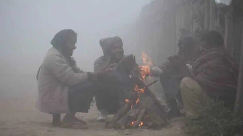 Weather Forecast Updates : राजधानी कडाक्याच्या थंडीने गारठली, रेल्वे आणि हवाई वाहतुकीवर मोठा परिणाम