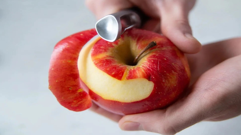 dont throw apple peels which has useful benefits in your lifestyle find out more 