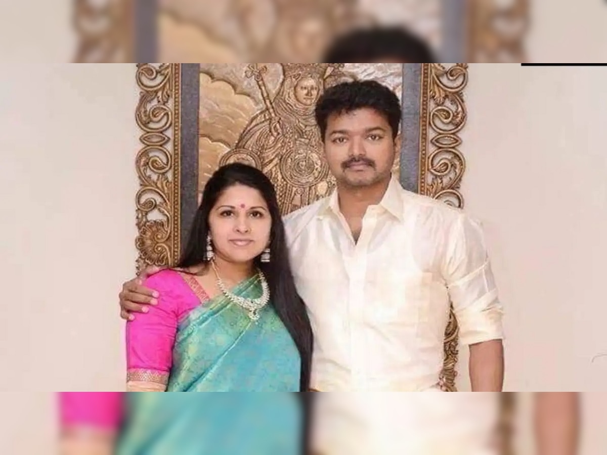 Thalapathy Vijay Divorce News : लग्नाच्या 22 वर्षानंतर पत्नीला घटस्फोट देतोय विजय थलपती? title=