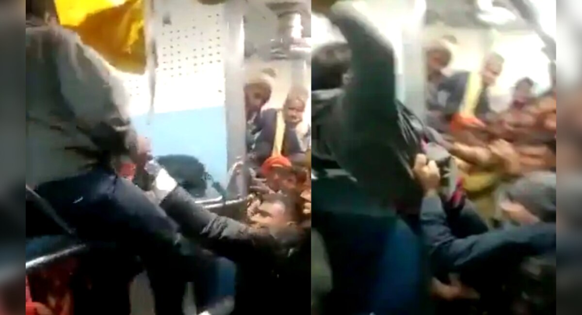 Train Fight Viral Video two ttes were seen manhandling a passenger in