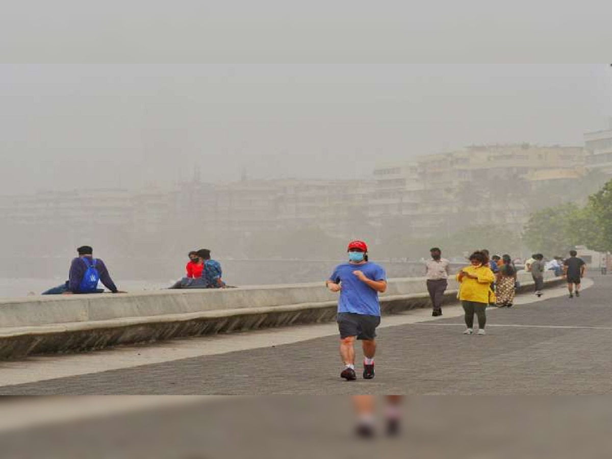 Mumbai Air pollution: मुंबईकरांनो, श्वास घेताय? सावधान! अतिधोकादायक ठरतेय हवा title=