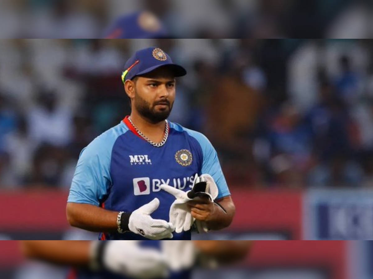 Rishabh Pant Surgery : ऋषभ पंतच्या चाहत्यांसाठी मोठी बातमी, प्रकृतीबाबत डॉक्टरांनी केला 'हा' खुलासा title=