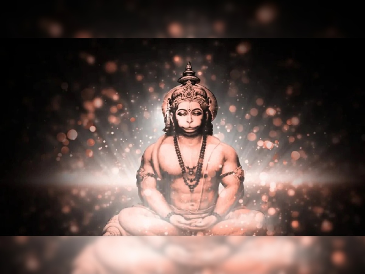 Hanuman Chalisa: हनुमान चालिसा पठणाचे नियम माहिती आहेत का? अशा पद्धतीने प्रार्थना केल्यास मिळते कृपा title=