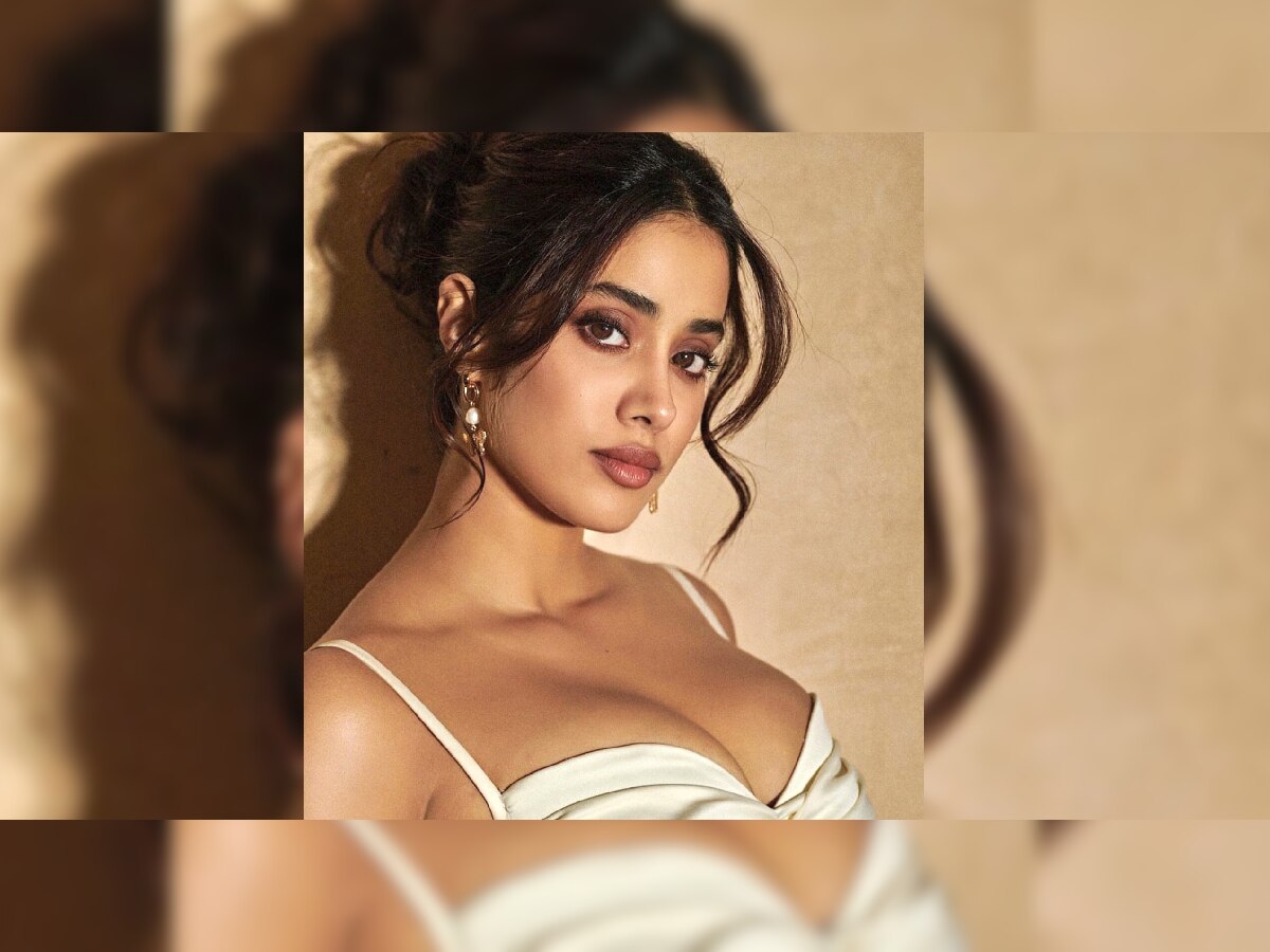 Janhvi Kapoor ची हिंमत तर पाहा...फ्लॉप चित्रपट देऊनही मानधनात केली प्रचंड वाढ... title=